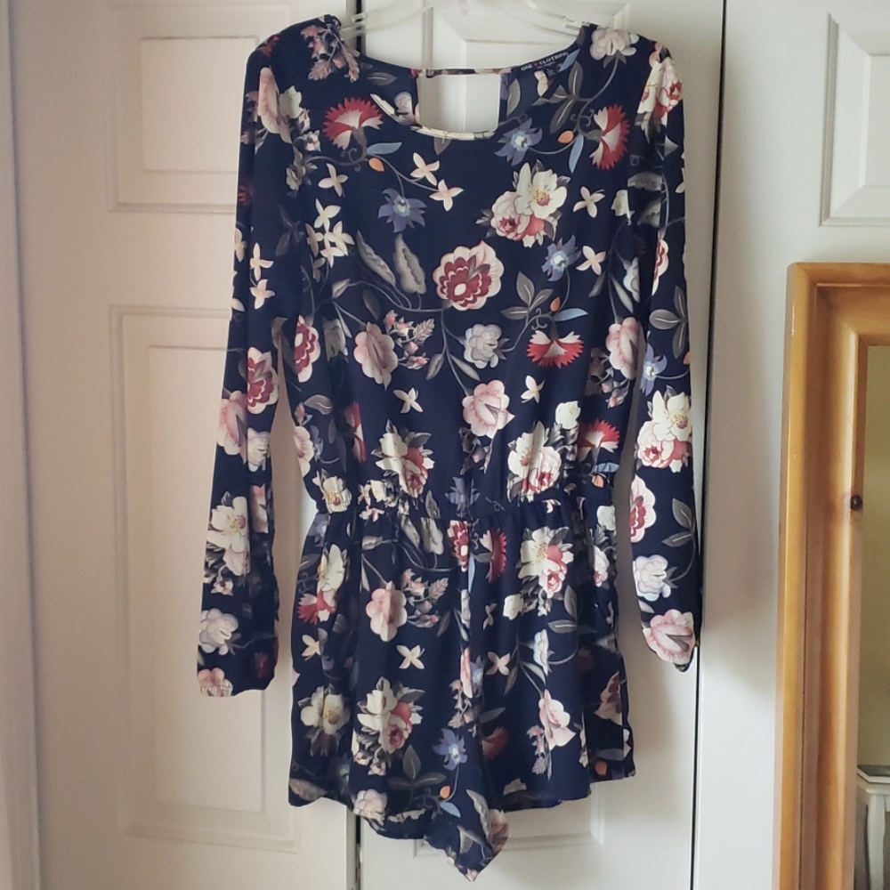 One Clothing- Floral Romper Large